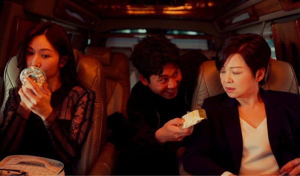 Netflix《影后》10大生存金句：「信仰，是看不到整段樓梯時，就踏出第一步的勇敢。」