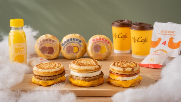 麥當勞開賣楓糖鬆餅堡！麥當勞「McGriddles厚鬆餅堡系列」11/13開賣，3鬆餅堡早餐限定