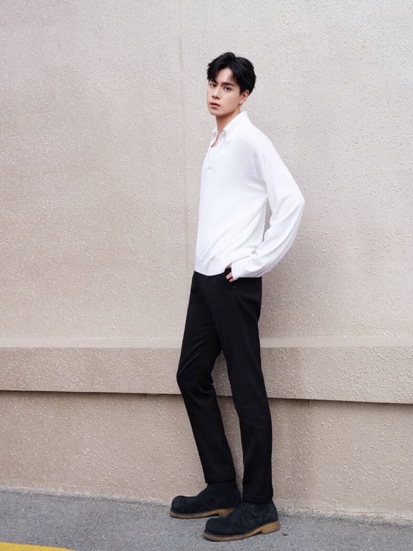 胡一天188cm，擁有令人羨慕的大長腿，帥氣逼人