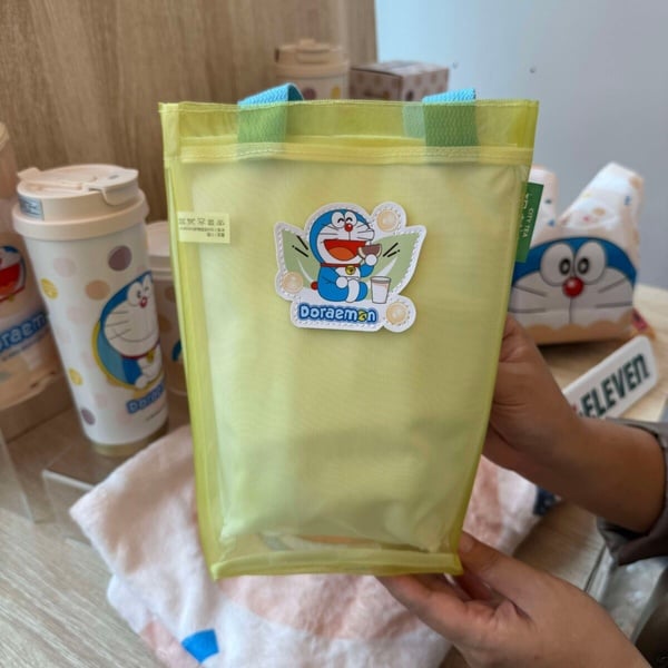 7-11「多啦A夢 X CITY TEA」夢幻聯名！限定飲品、周邊必收，再推香蕉牛奶霜淇淋新吃法