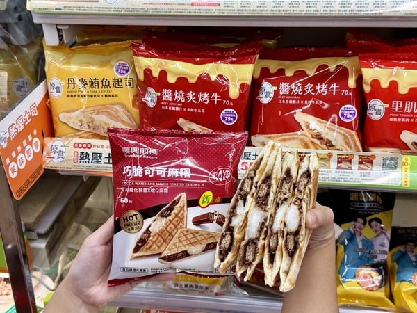 7-11「巧克力甜點新品」推薦!KitKat可可麻糬泡芙、熱壓吐司超欠吃,再推咖啡組合優惠