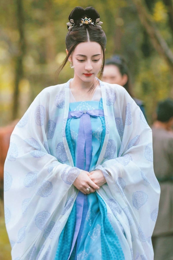 網評古裝劇「天選唐朝古裝美人」TOP9！《珠簾玉幕》趙露思第七，熱巴第五，冠軍確實美