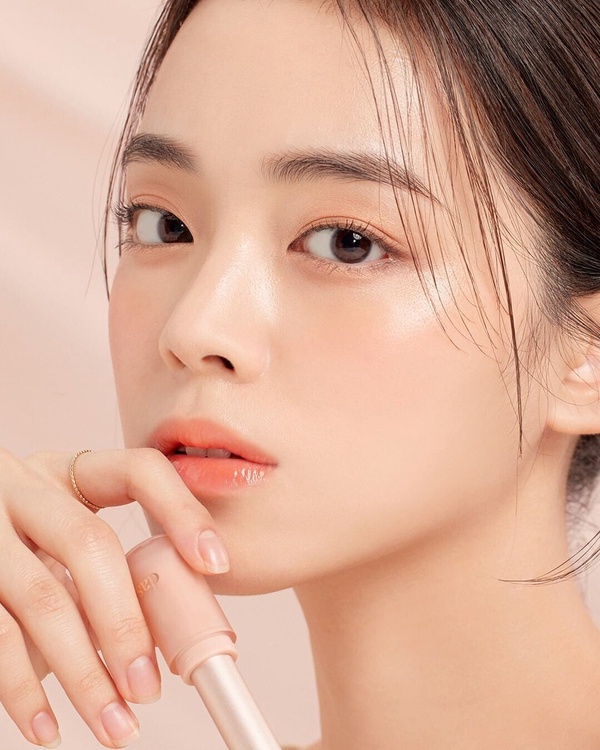 新手眼妝困擾全解！腫泡眼不用霧面眼影、這樣畫不顯髒