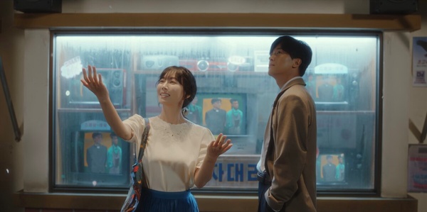 Netflix《貞淑的推銷》10大人生金句：「窮人的性生活美滿，其實是不幸。」