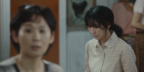 Netflix《貞淑的推銷》10大人生金句：「窮人的性生活美滿，其實是不幸。」