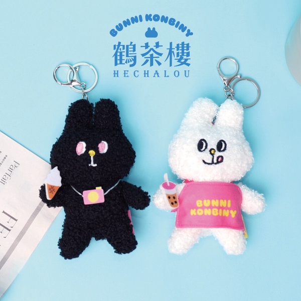 可愛爆擊！「鶴茶樓 X 兔子便利商店」登場，絨毛玩偶吊飾、飲料提袋、零錢包等8款必收