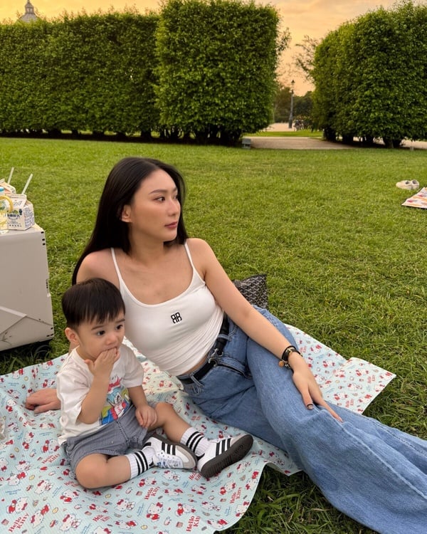 陳傑憲老婆綺綺私服穿搭：短版上衣調高腰線