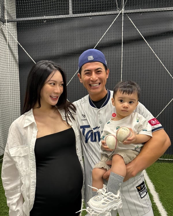 陳傑憲老婆綺綺私服穿搭：外搭襯衫＆外套增添層次感