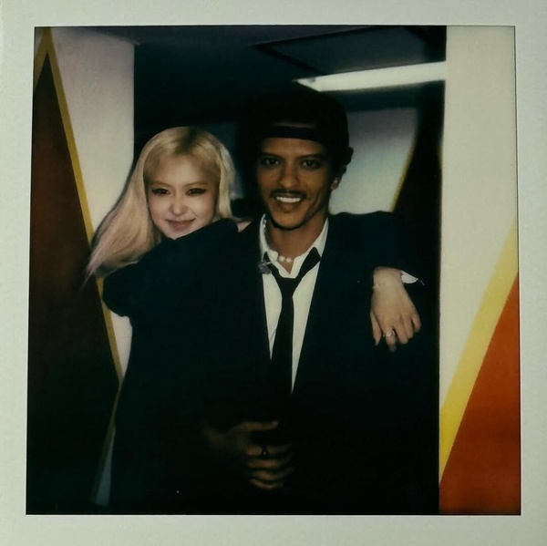 Rosé、Bruno Mars〈APT.〉舞台幕後故事曝光!因「這理由」無法在MAMA現場表演?