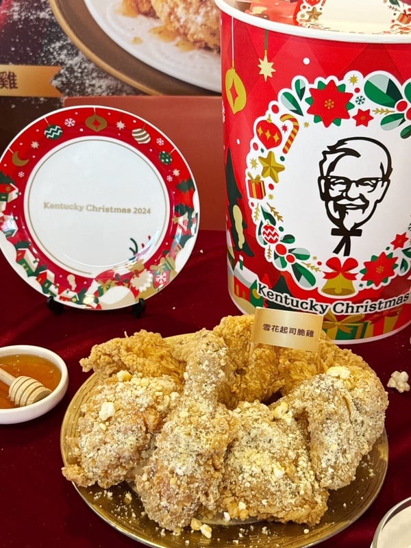 肯德基比司吉回歸！肯德基「聖誕巨大桶」雪花脆雞必吃，還有草莓比司吉、焦糖脆餅蛋撻
