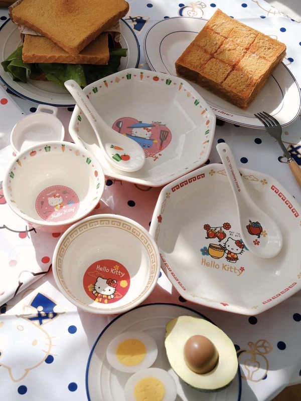 7-11「三麗鷗聖誕禮物趴」登場！酷洛米巨型抱枕、KITTY達摩撲滿、聖誕樹小夜燈超欠收