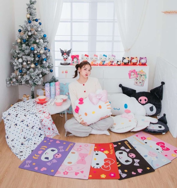 7-11「三麗鷗聖誕禮物趴」登場！酷洛米巨型抱枕、KITTY達摩撲滿、聖誕樹小夜燈超欠收