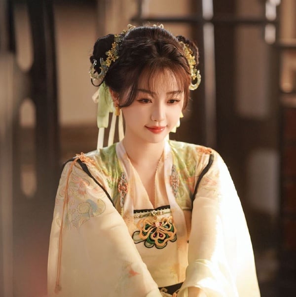 網評陸劇95花「古裝第一美」美人TOP10!《珠簾玉幕》趙露思第7，周也第3，冠軍真美成仙