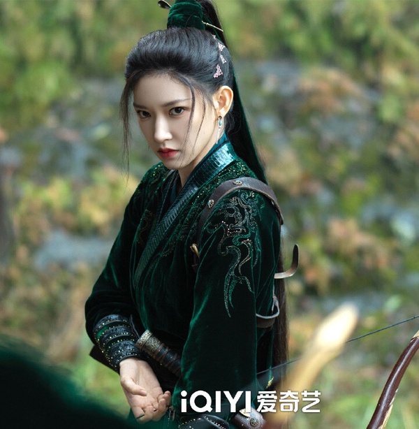 網評陸劇95花「古裝第一美」美人TOP10!《珠簾玉幕》趙露思第7，周也第3，冠軍真美成仙