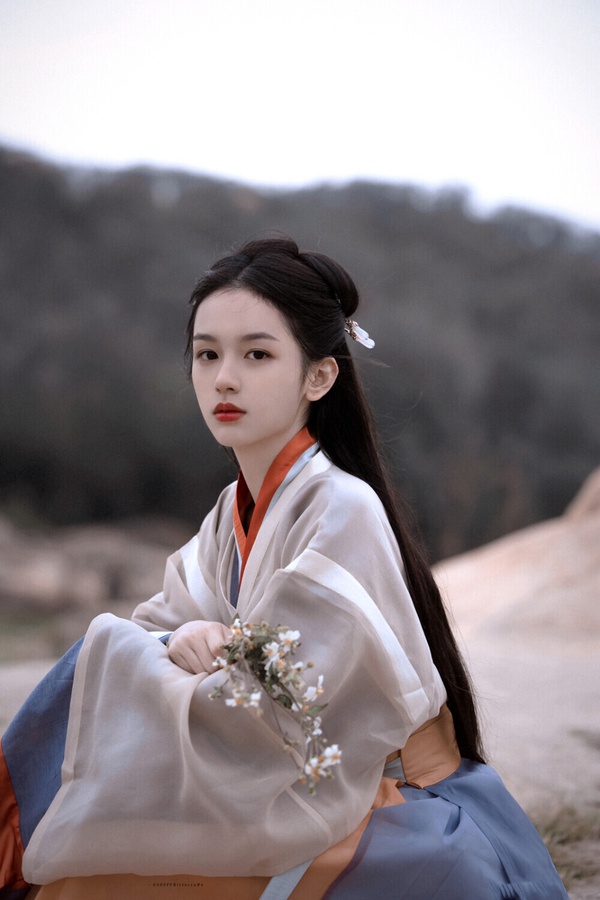 網評陸劇95花「古裝第一美」美人TOP10!《珠簾玉幕》趙露思第7，周也第3，冠軍真美成仙