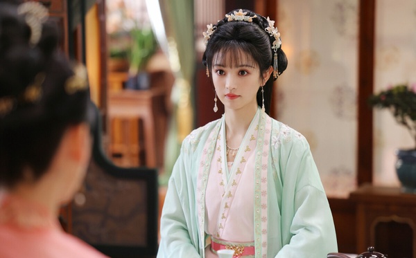 網評陸劇95花「古裝第一美」美人TOP10!《珠簾玉幕》趙露思第7，周也第3，冠軍真美成仙