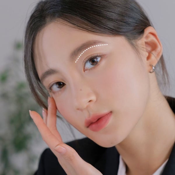 拉長眉型畫法，修飾面寬顯臉小