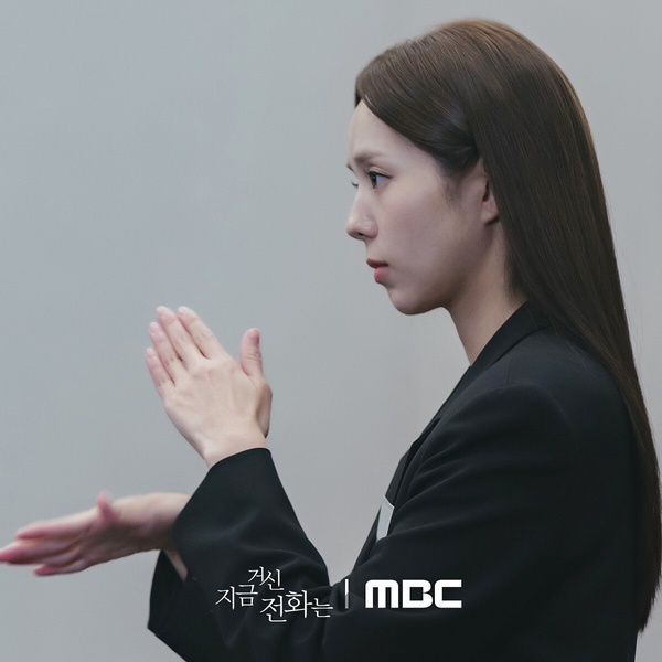 《現在撥打的電話》豆瓣開分8.4、登上Netflix排行冠軍！網友熱議爆紅原因