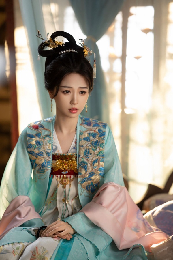 「低分劇比例最高」陸劇95花TOP10！虞書欣落榜，《珠簾玉幕》趙露思第2，冠軍真的勸退