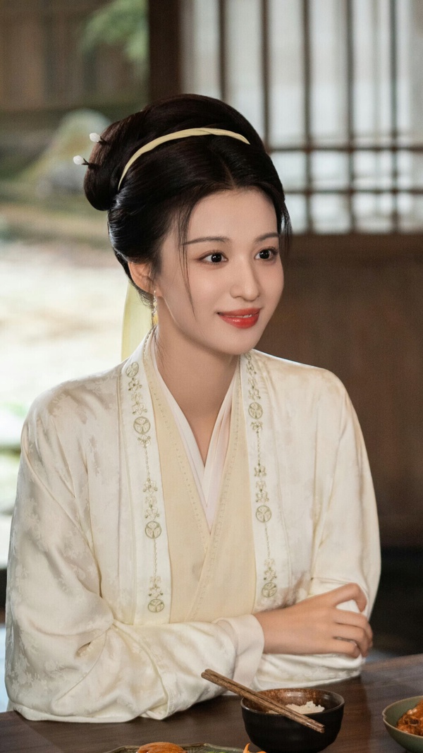 「低分劇比例最高」陸劇95花TOP10！虞書欣落榜，《珠簾玉幕》趙露思第2，冠軍真的勸退