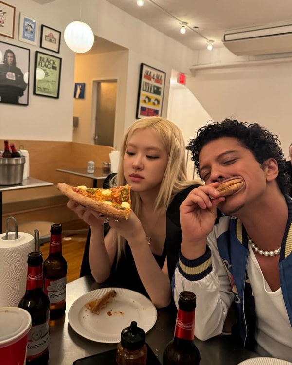 Jennie 、Rosé、Bruno Mars 、GD、朴敘俊都去打卡的披薩店 Henry’s Pizza介紹