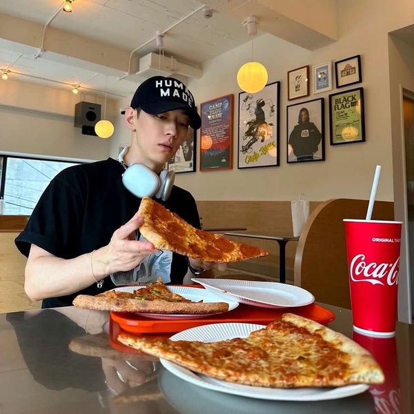 Jennie 、Rosé、Bruno Mars 、GD、朴敘俊都去打卡的披薩店 Henry’s Pizza介紹