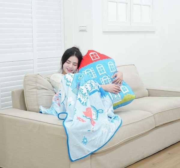 7-11「MOOMIN姆明家族」快閃購！160CM巨大溜溜抱枕、姆明家萬用毛毯枕、絨毛吊飾必收
