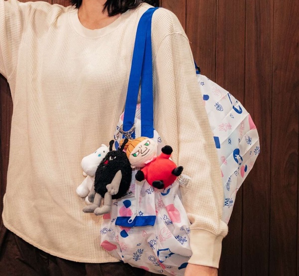 7-11「MOOMIN姆明家族」快閃購！160CM巨大溜溜抱枕、姆明家萬用毛毯枕、絨毛吊飾必收