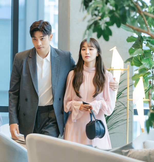 不僅柳演錫《現在撥打的電話》值得追！6部超好看「契約婚姻」韓劇，第4部從頭精彩到尾