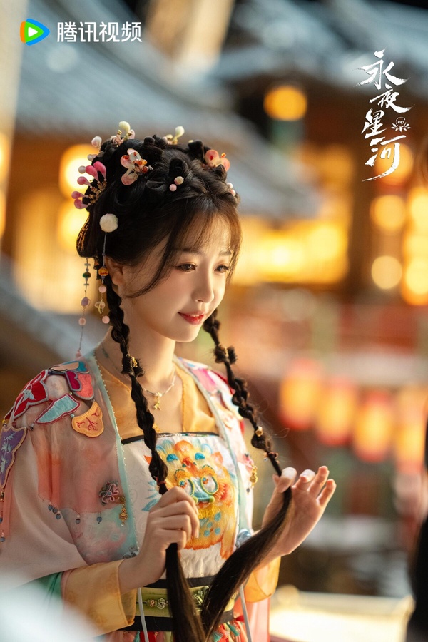 古裝劇9個麻花辮造型!《珠簾玉幕》趙露思甜，劉亦菲、熱巴美，楊穎這套卻狠狠拉低顏值