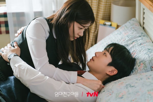 日網票選近5年最好看愛情韓劇TOP10!《社內相親》第5輸《女神降臨》，冠軍一看停不下來