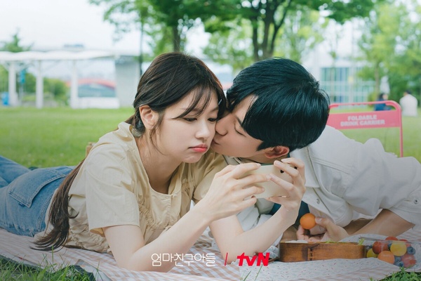 日網票選近5年最好看愛情韓劇TOP10!《社內相親》第5輸《女神降臨》，冠軍一看停不下來
