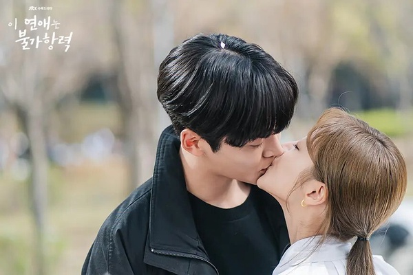 日網票選近5年最好看愛情韓劇TOP10!《社內相親》第5輸《女神降臨》，冠軍一看停不下來