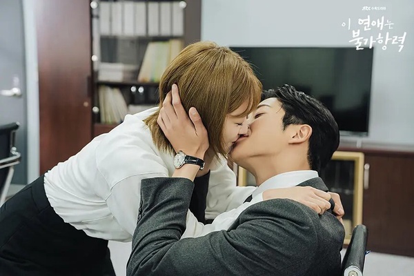 日網票選近5年最好看愛情韓劇TOP10!《社內相親》第5輸《女神降臨》，冠軍一看停不下來