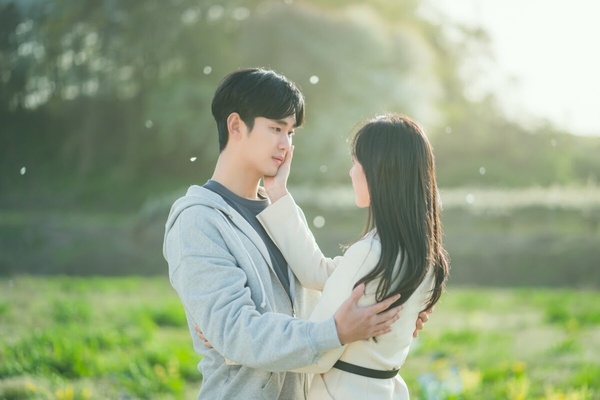 日網票選近5年最好看愛情韓劇TOP10!《社內相親》第5輸《女神降臨》，冠軍一看停不下來