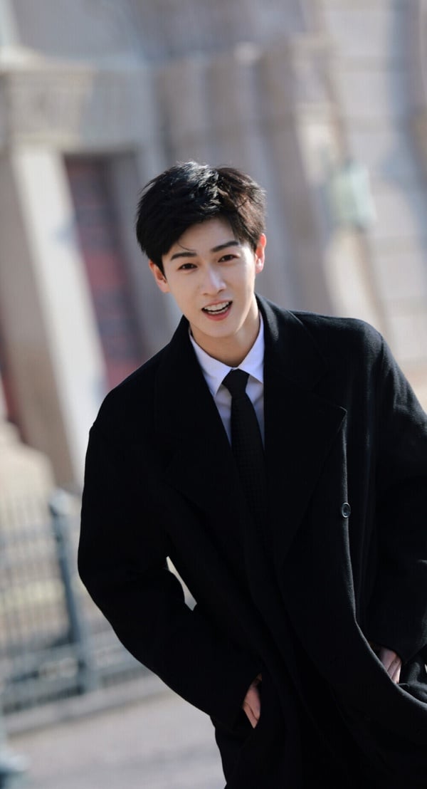 古裝劇《九重紫》李昀銳9件事！有雙胞胎哥哥，兩次演趙露思男二，是《星漢燦爛》袁慎