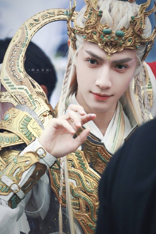 古裝劇9位白髮美男!《九重紫》李昀銳帥炸《永夜星河》丁禹兮迷人，但有位天選白髮美男
