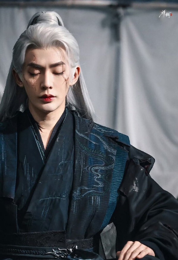 古裝劇9位白髮美男!《九重紫》李昀銳帥炸《永夜星河》丁禹兮迷人，但有位天選白髮美男