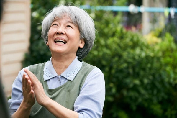 日本老人12大笑中帶淚的的「銀色幽默」：「拍遺照時笑得太開心，結果不能用！」