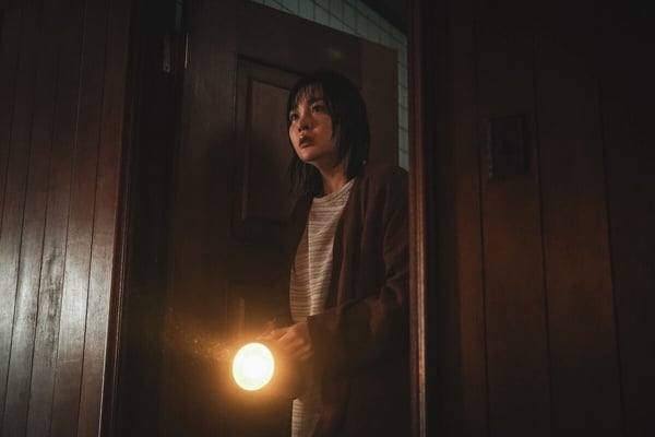 8部「撐過開頭就好看」韓劇!《照明商店》好評不輸《現在撥打的電話》，這部結局封神了