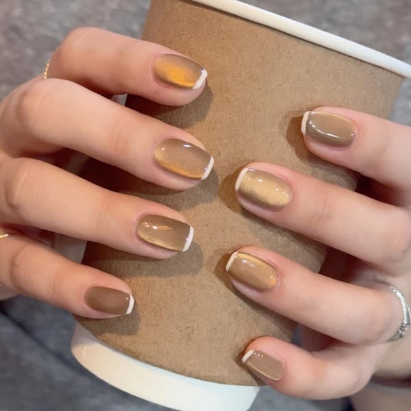 簡約美甲款式推薦6：貓眼法式美甲