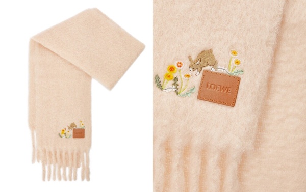 值得投資「精品圍巾」推薦： LOEWE x Suna Fujita羊毛和馬海毛混紡圍巾，NT$23,000