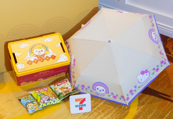 7-11「2025新年福袋」開箱！KITTY、酷洛米、史努比等12種可愛肖像，6種價位67款一次看