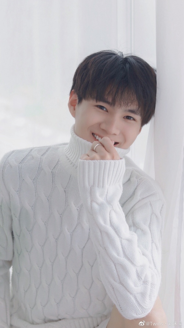陸劇《九重紫》9位古裝男神穿時裝！李昀銳、全伊倫身材好，他們竟然是雙胞胎！