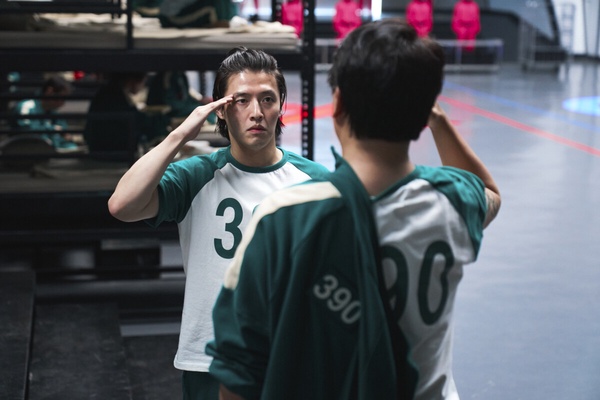 Netflix《魷魚遊戲2》9大伏筆！成奇勳正式黑化？李秉憲身分曝光？第三季2025這時上線