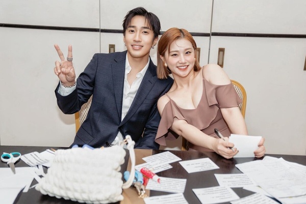 焦凡凡、婁峻碩結婚了！超唯美婚紗照曝光，甜喊「合作愉快！婁先生、婁太太」