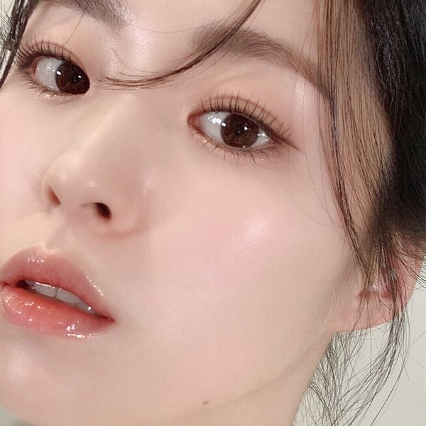 眼下眼袋、面中凹陷提亮技巧！兩部位高光打亮解析，淚溝法令紋乾淨平整、凹臉變膨潤