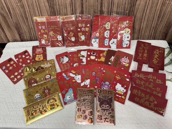 7-11「新年必買周邊」一次看！16大肖像紅包袋、三麗鷗占卜盆栽、樂事跩跩貓窩組超欠收