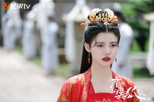 《千朵桃花一世開》孫珍妮古裝扮相曝光！5大古裝造型盤點，《長月燼明》九尾狐妖美豔
