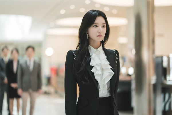 金智媛《淚之女王》爆紅整年！年末沒獲獎網嘆可惜，滿滿代言卻已是人氣的最佳證明